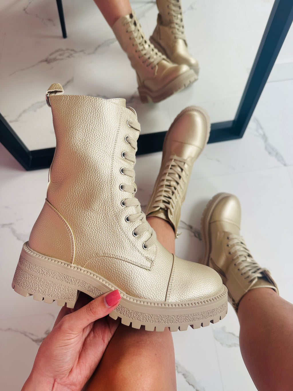 BOTAS CUERO - DORADAS