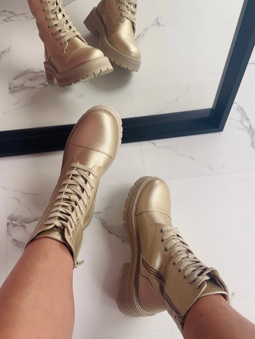 BOTAS CUERO - DORADAS