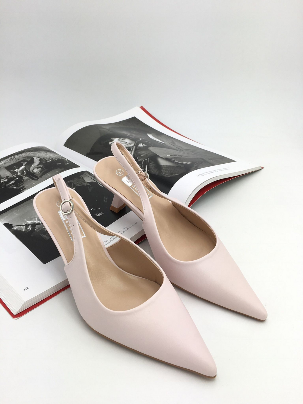 ZAPATO DE TACÓN BAJO ELEGANTE